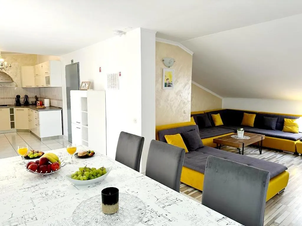 Apartment Nadalina Kastela