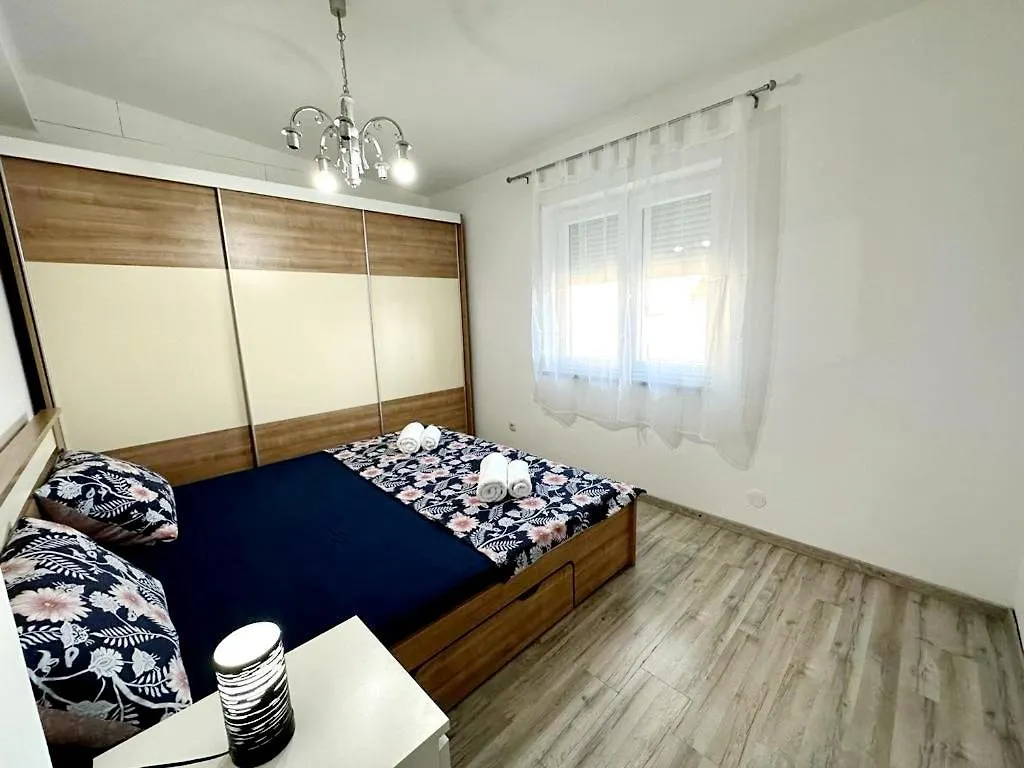 Apartment Nadalina Kastela