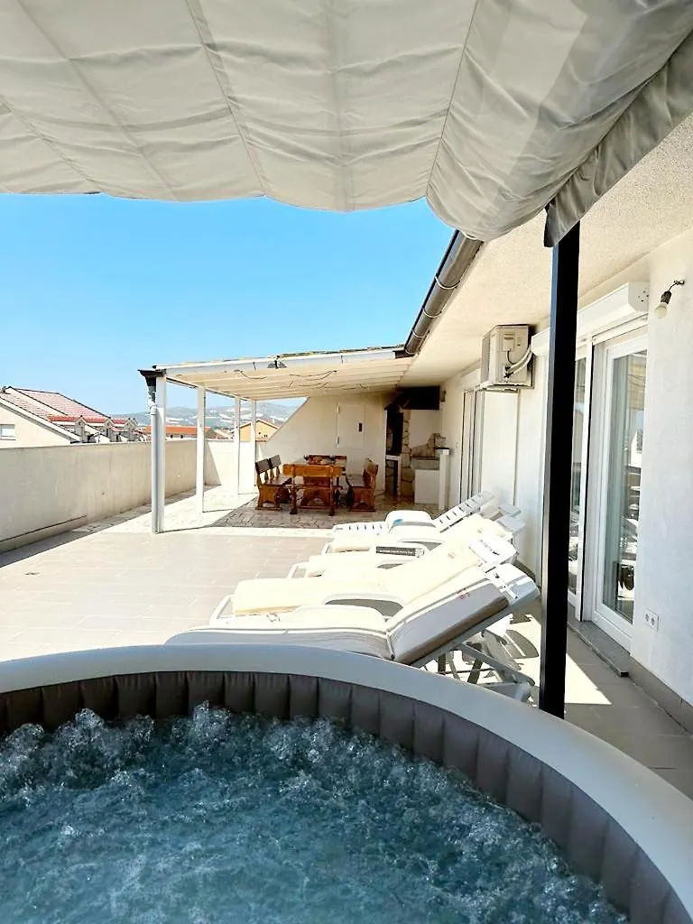 Apartment Nadalina Kastela