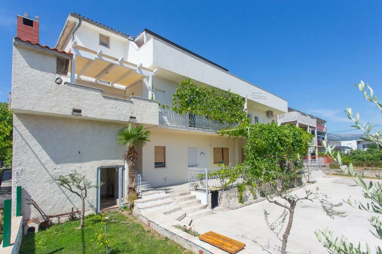 Apartment Nadalina Kastela